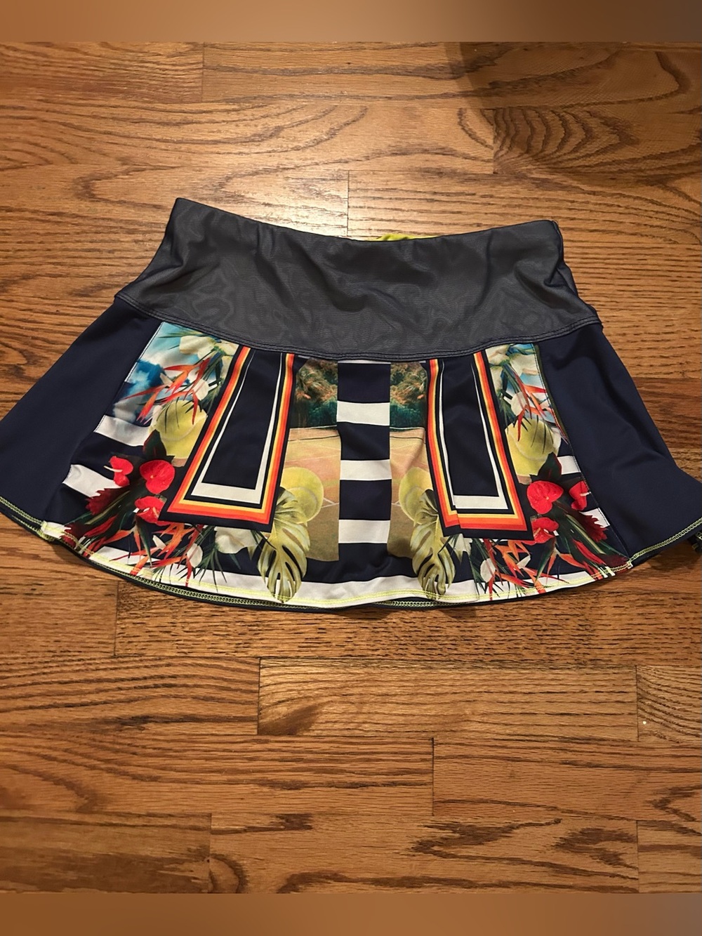 Lucky in Love Women’s XS (0-2) Blue/Back Exercise Skirt W/ Green/Yellow Shorts